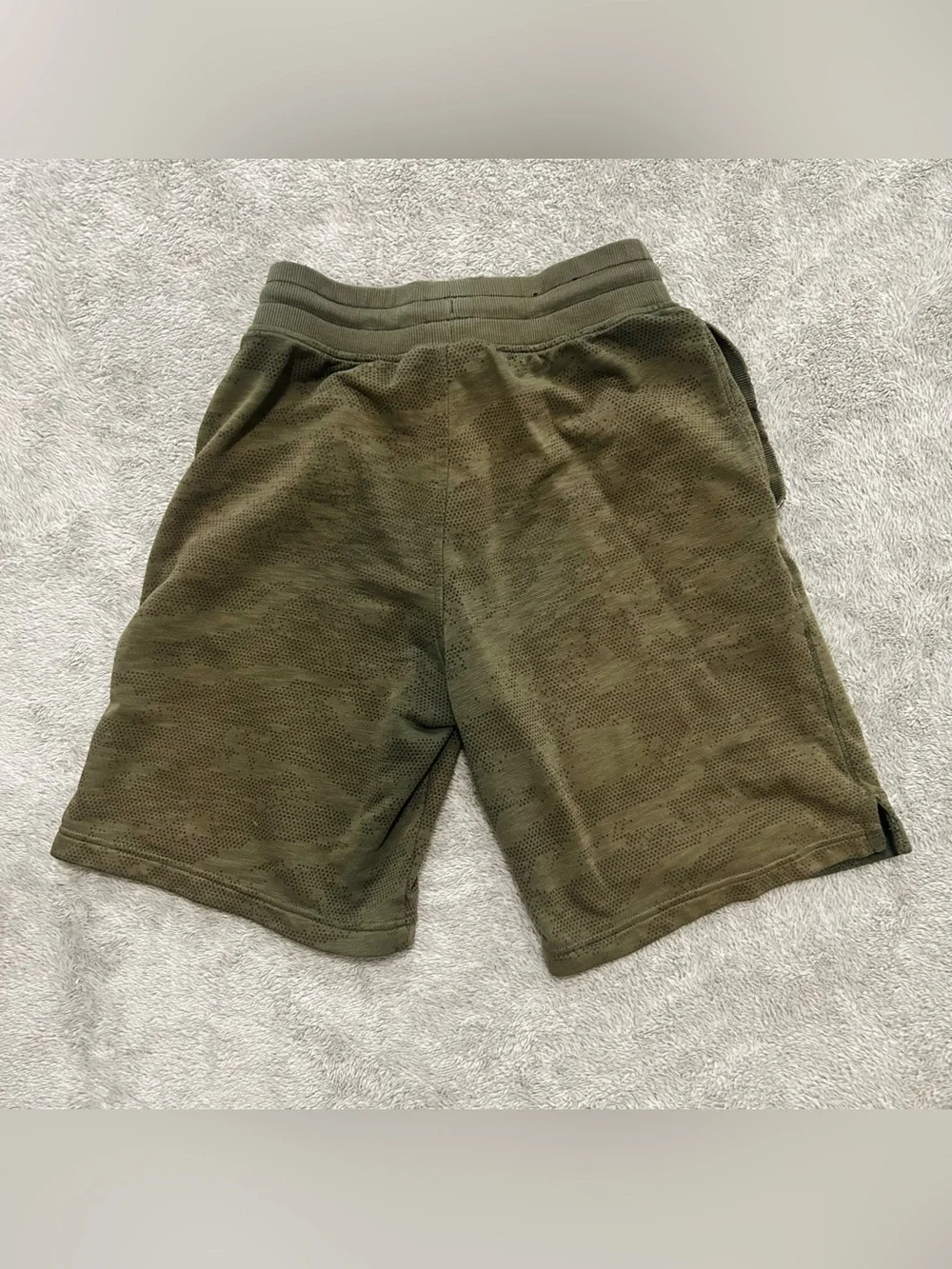 Under Armour Green Camo Athletic Shorts Men’s Small